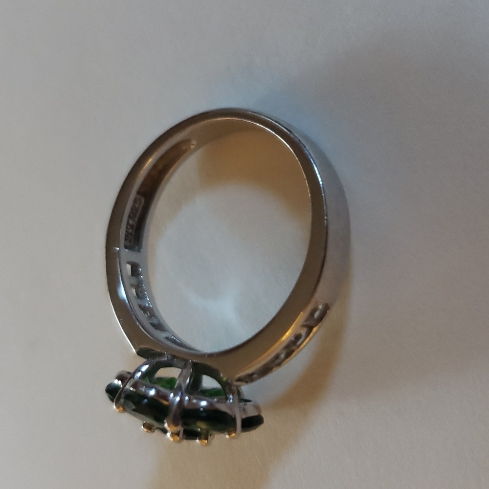 Beautiful sterling silver green diopside ring